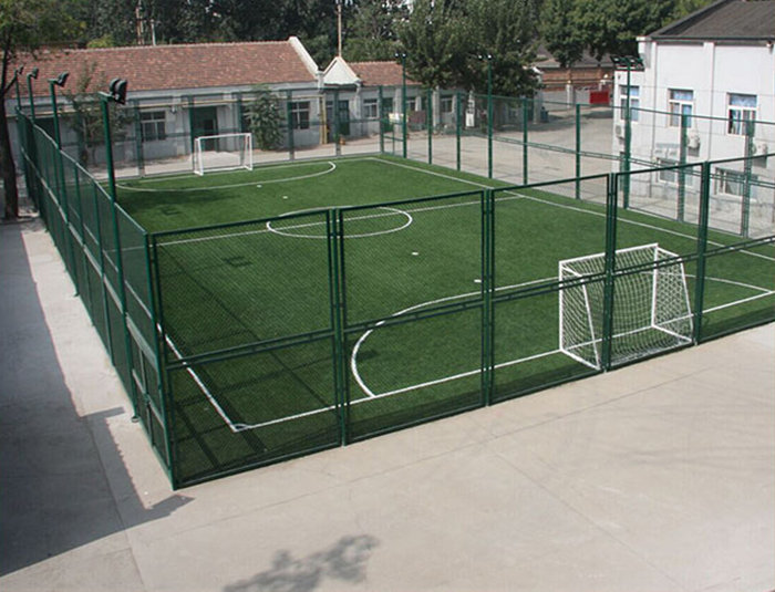 Football courts fencing system