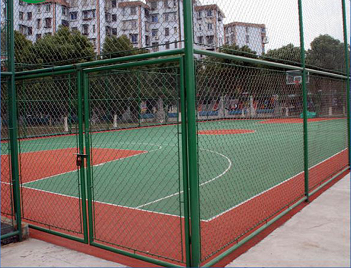 Basketball courts fencing system