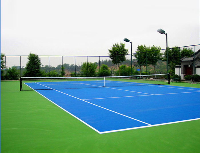Tennis courts fencing system