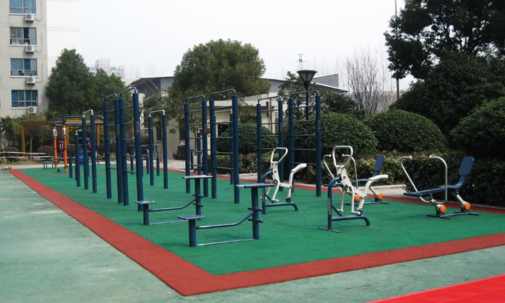 Attention to the Use of Outdoor Fitness Equipment