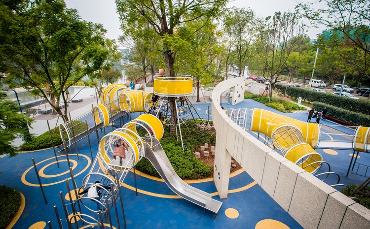 Attention to children's slide design