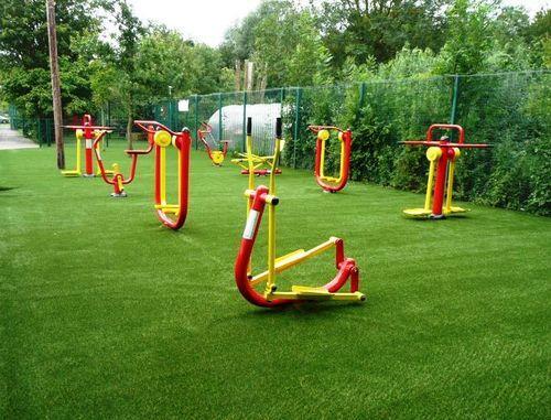 What do you need to pay attention to when using outdoor fitness equipment?