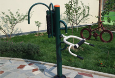 How to use the back massager outdoor fitness equipment?